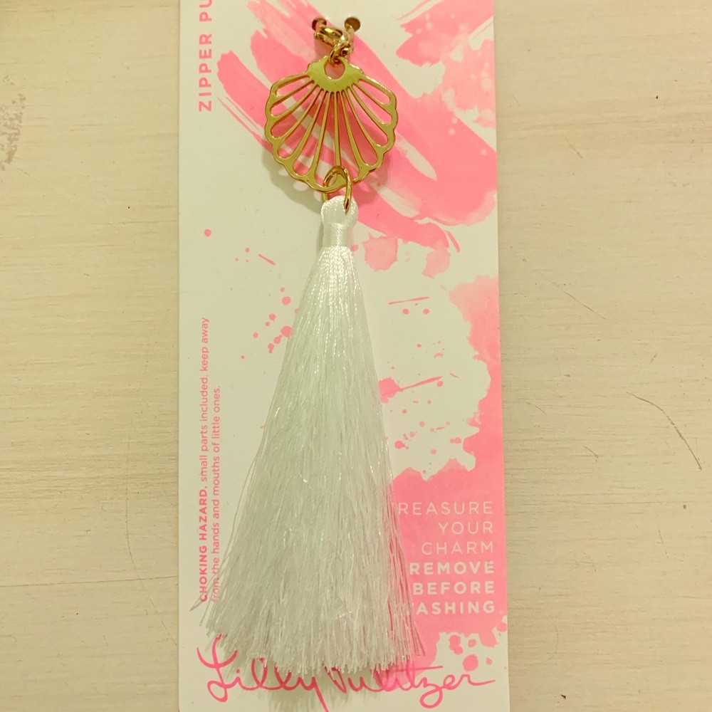 NWT Zipper pull